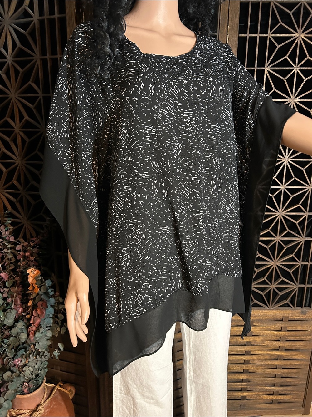 AVA-VIV OVERSIZED CHIFFON EDGED TOP 1X